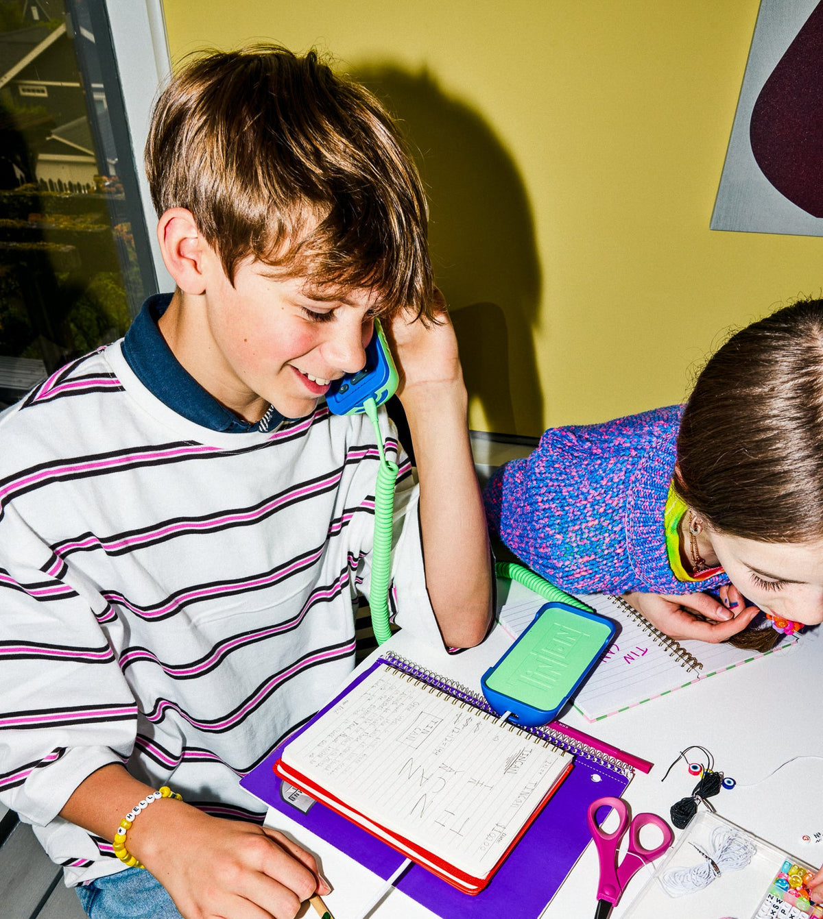 ☎️ A modern Wi-Fi landline designed specifically for children. It allows kids to stay in touch with friends, grandparents, and other family members through real voice conversations—without the need for apps, texting, games, or endless screen-scrolling.