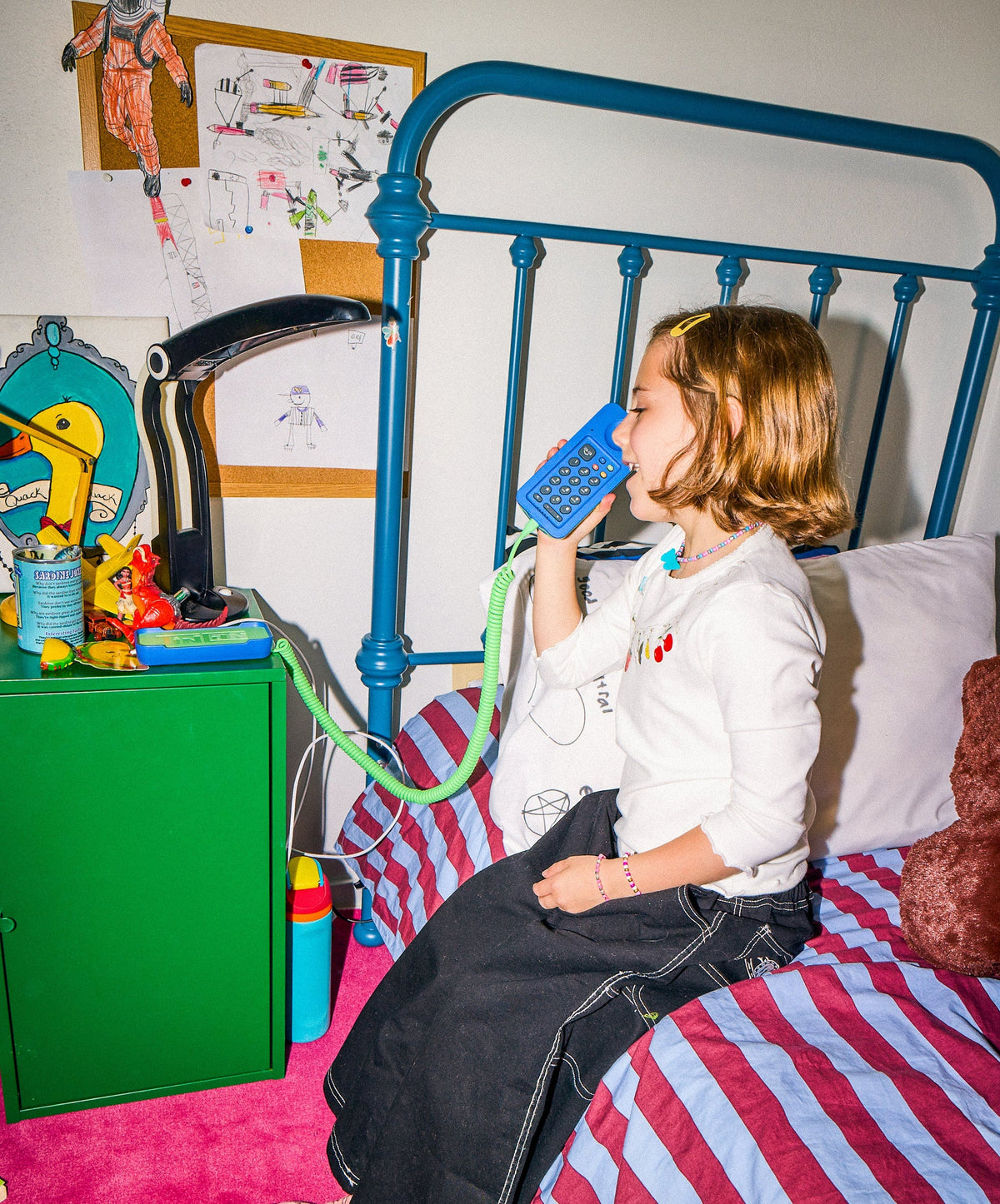 ☎️ A modern Wi-Fi landline designed specifically for children. It allows kids to stay in touch with friends, grandparents, and other family members through real voice conversations—without the need for apps, texting, games, or endless screen-scrolling.